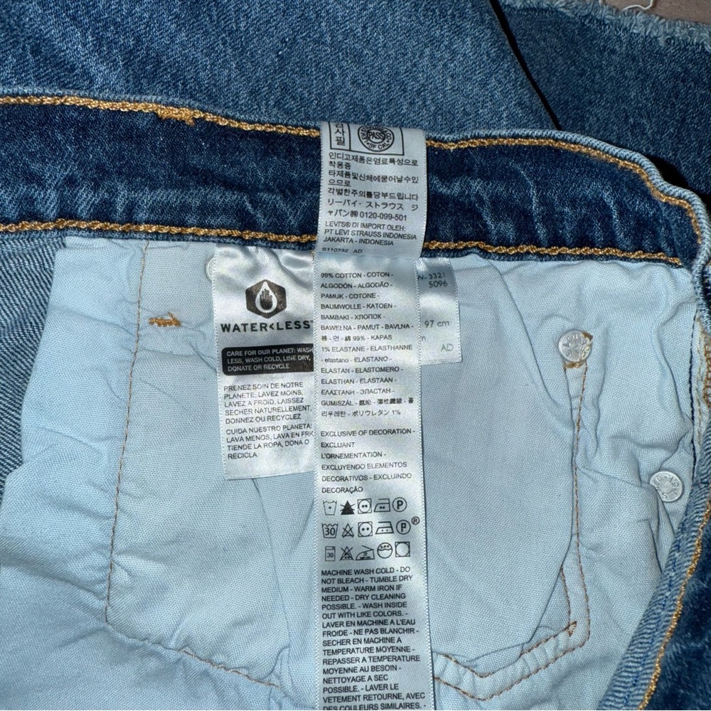 501 Levi’s fray  super high rise shorts size 16W - Picture 8 of 14